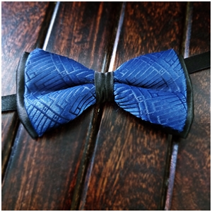 displaying image of Patternedblue Twolayer Black Bow Tie