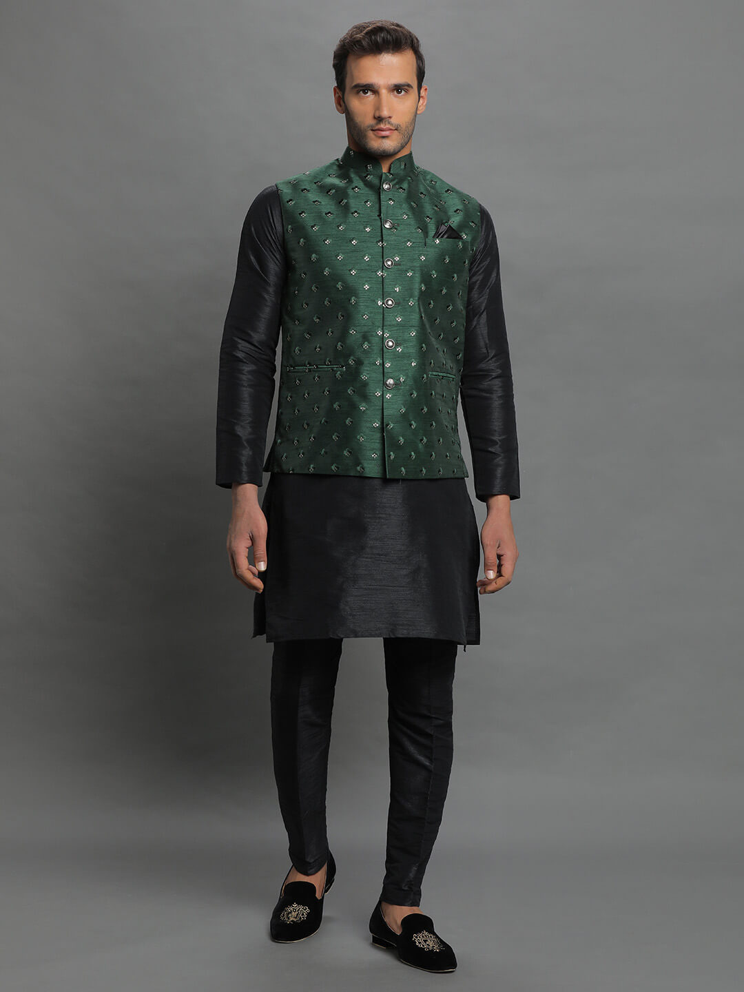 green-embroidered-kurta-pyjama-set